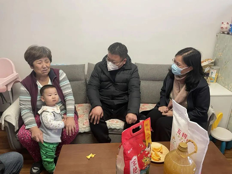 董事長參加“人大代表、政協(xié)委員走進(jìn)社區(qū)，開展居民議事協(xié)商”活動.jpg